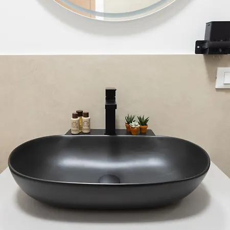 Luxury Station בית הארחה 4*