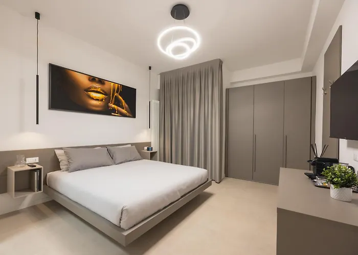 Luxury Station בית הארחה 4*